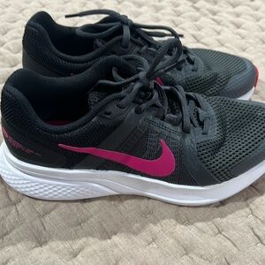 Womens nikes size 8
